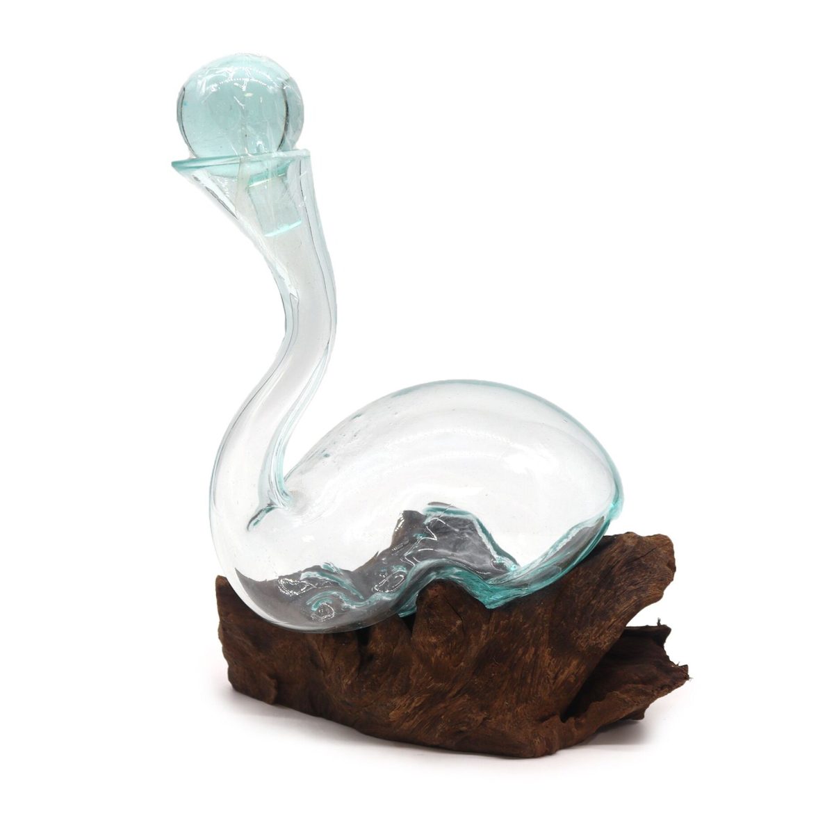 Carafe à décanter, gros plan sur la jonction entre le verre soufflé et le bois