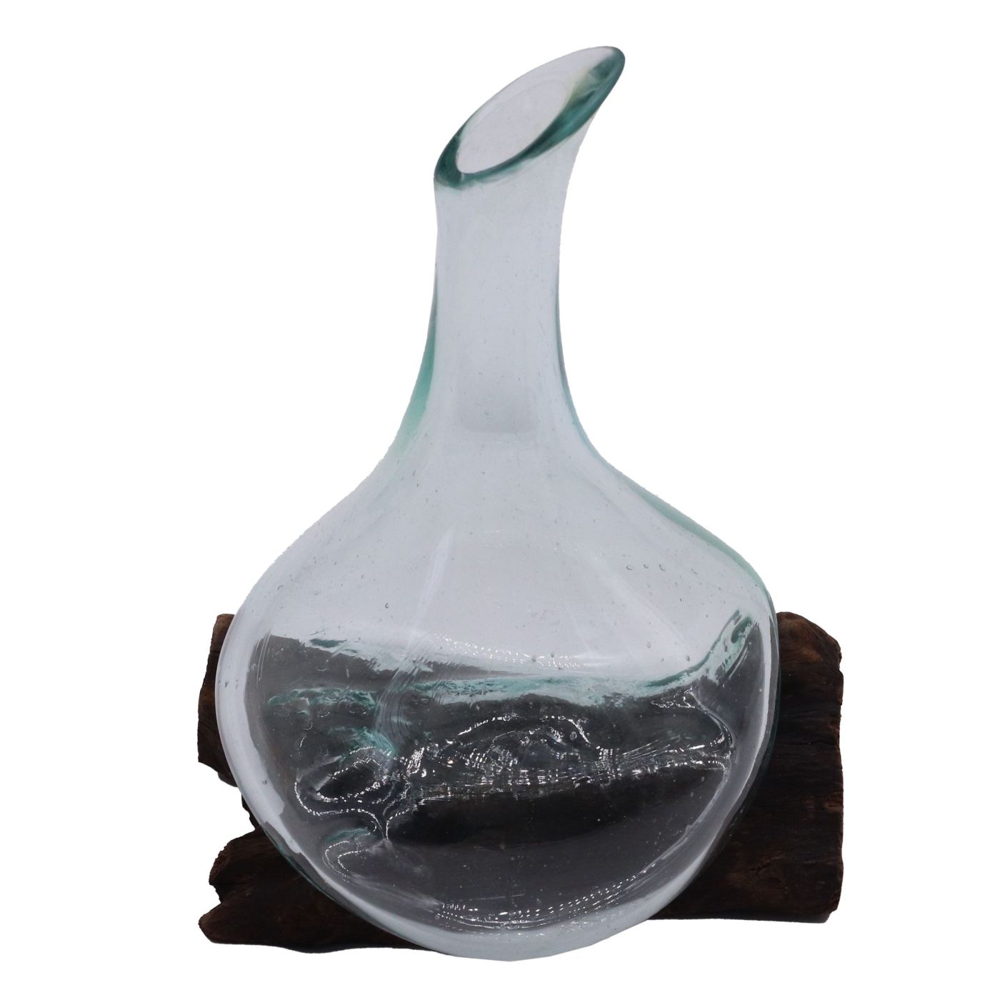 Petite carafe, gros plan sur la jonction entre le verre soufflé et le bois