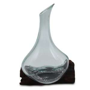 Petite carafe, 20 cm, photographiée sur fond blanc