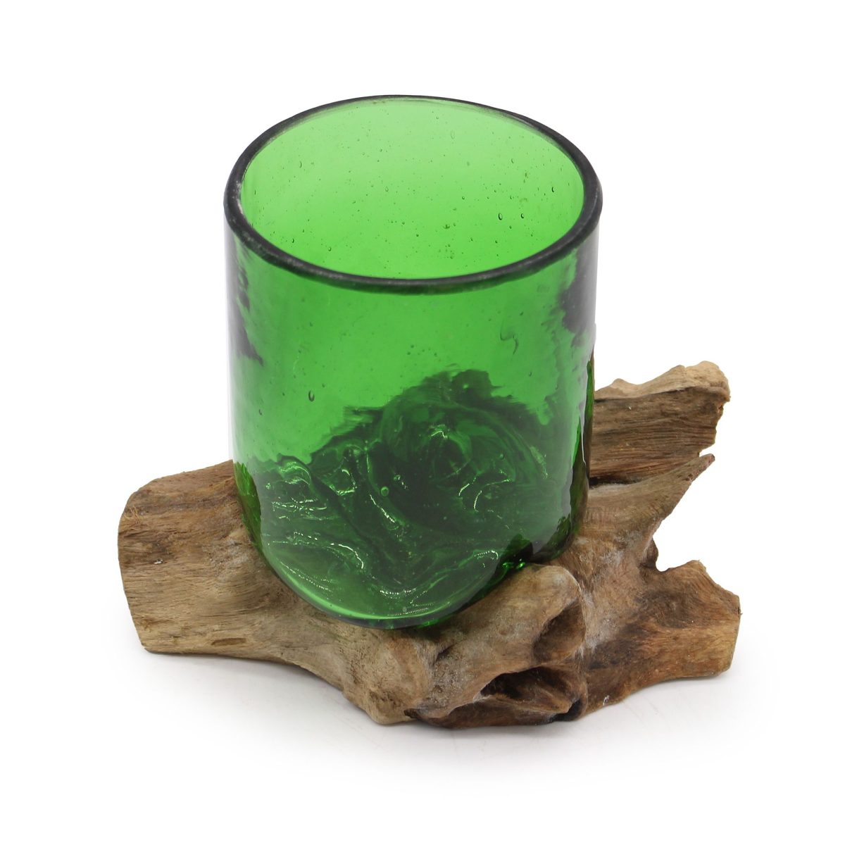 Verre à boire en verre de bouteille recyclée sur racine, vue 1